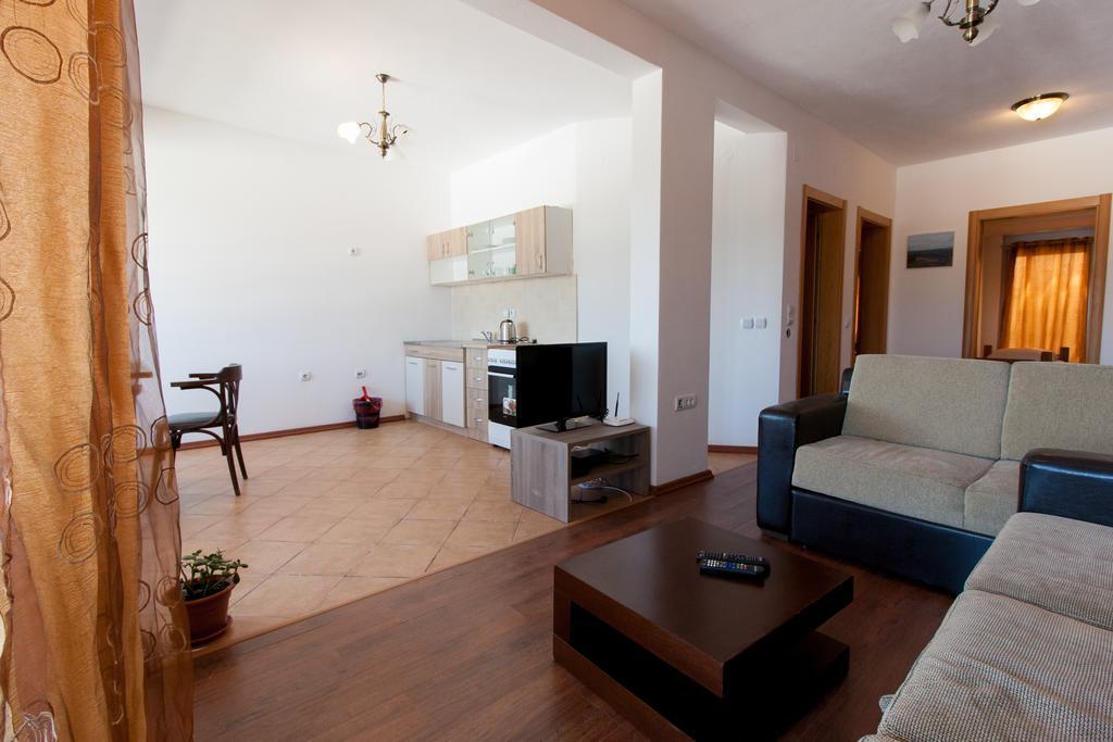 Art I Apartments Ulcinj Exterior photo