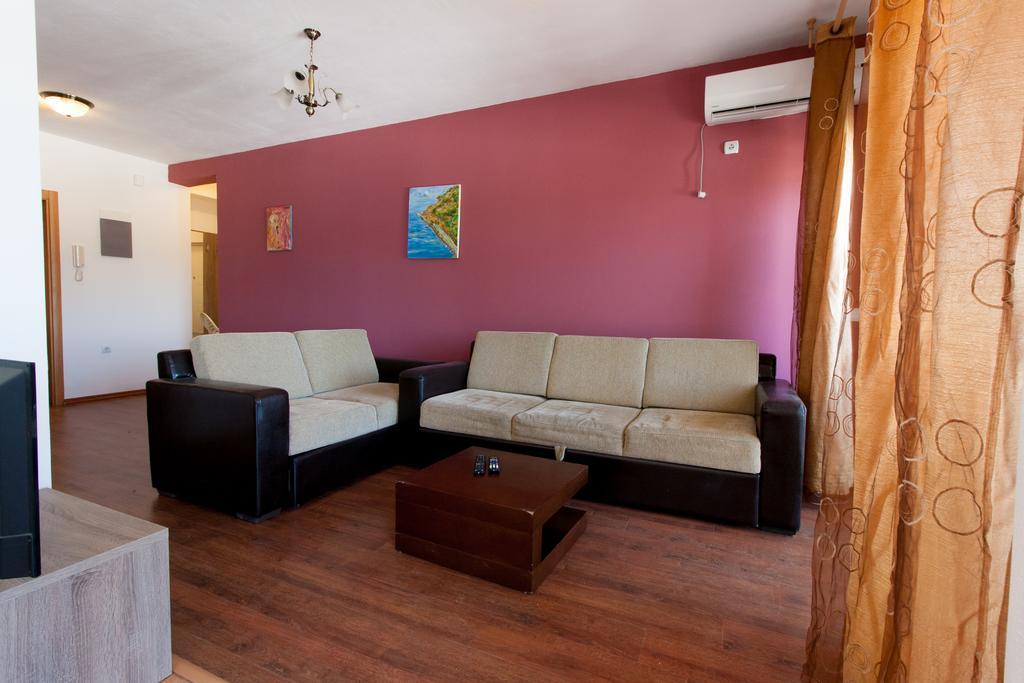 Art I Apartments Ulcinj Exterior photo