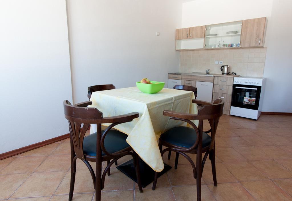 Art I Apartments Ulcinj Exterior photo