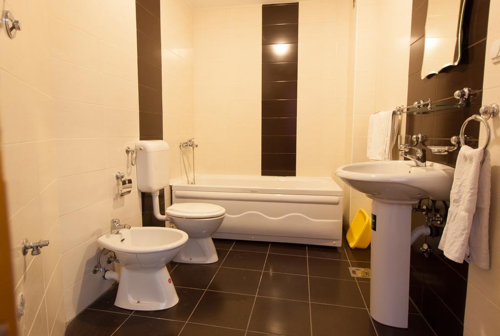 Art I Apartments Ulcinj Exterior photo