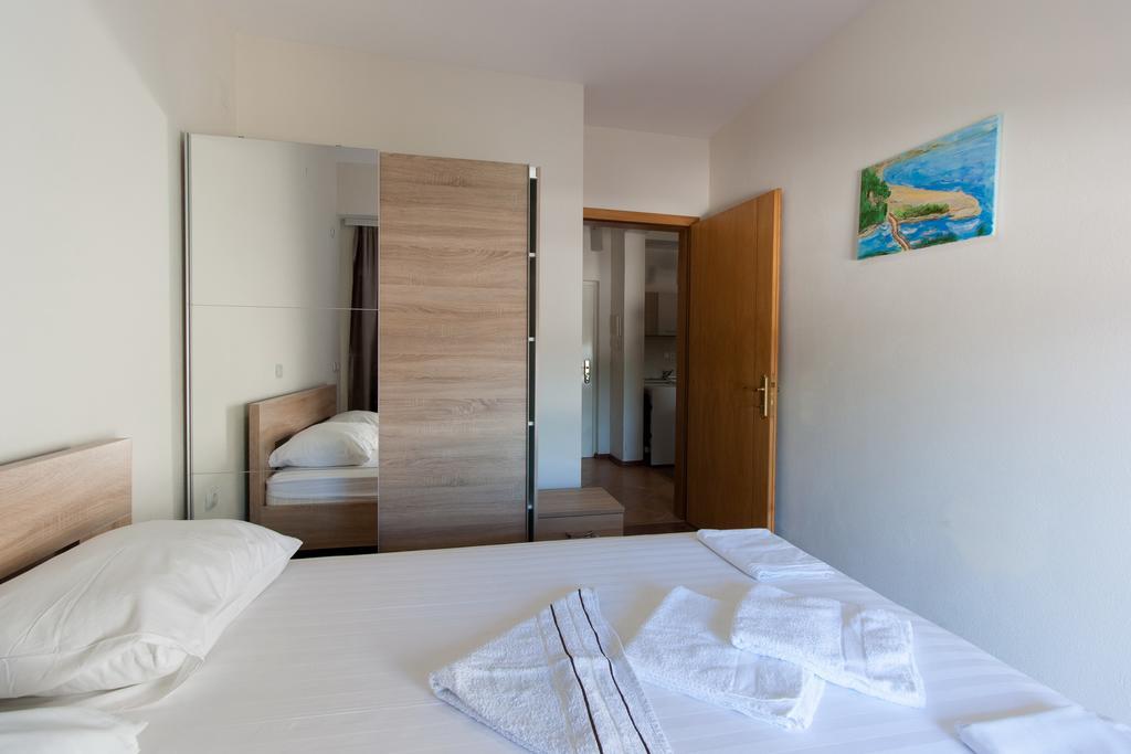 Art I Apartments Ulcinj Exterior photo